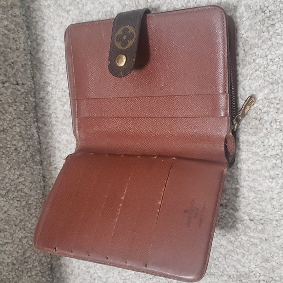 Louis Vuitton Monogram Wallet Authentic - Picture 5 of 12